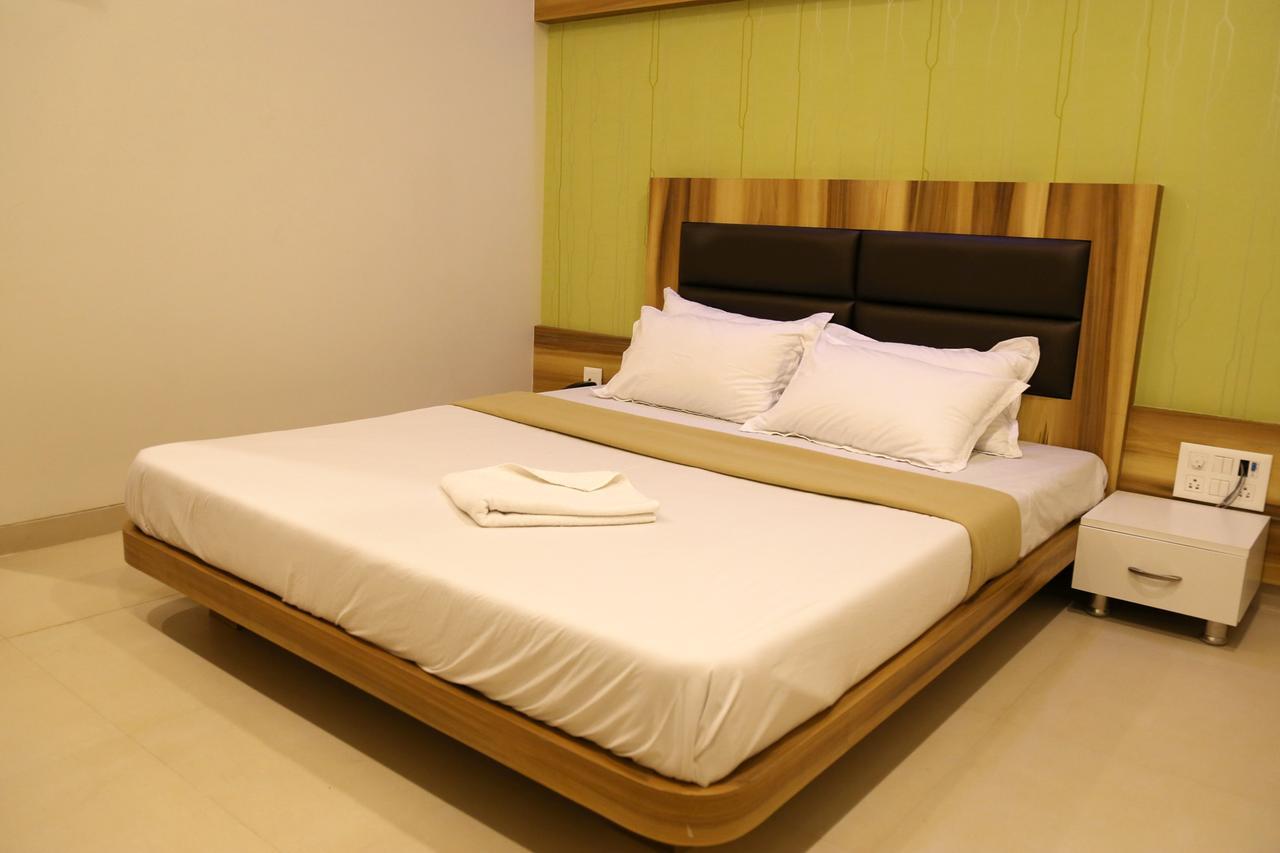 Hotel Vrinda Latur Экстерьер фото