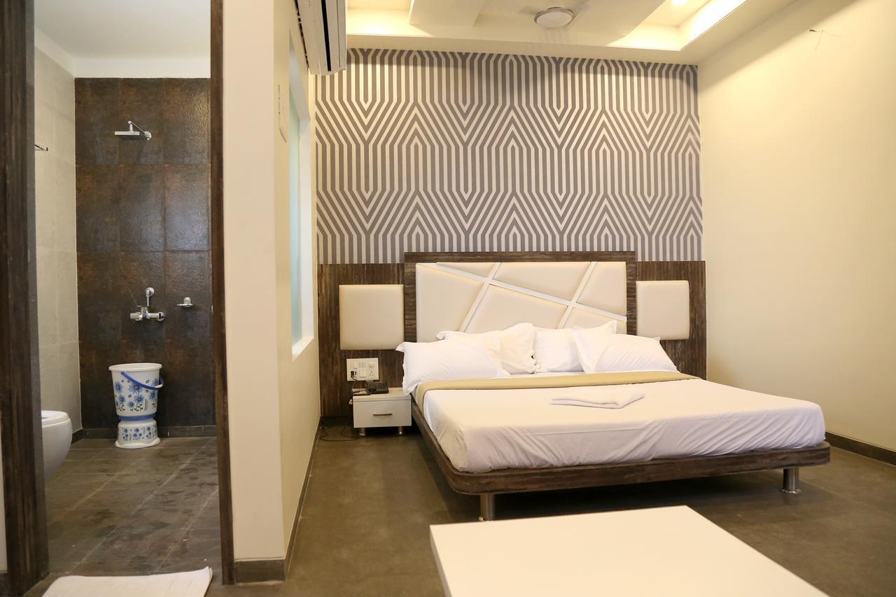 Hotel Vrinda Latur Экстерьер фото