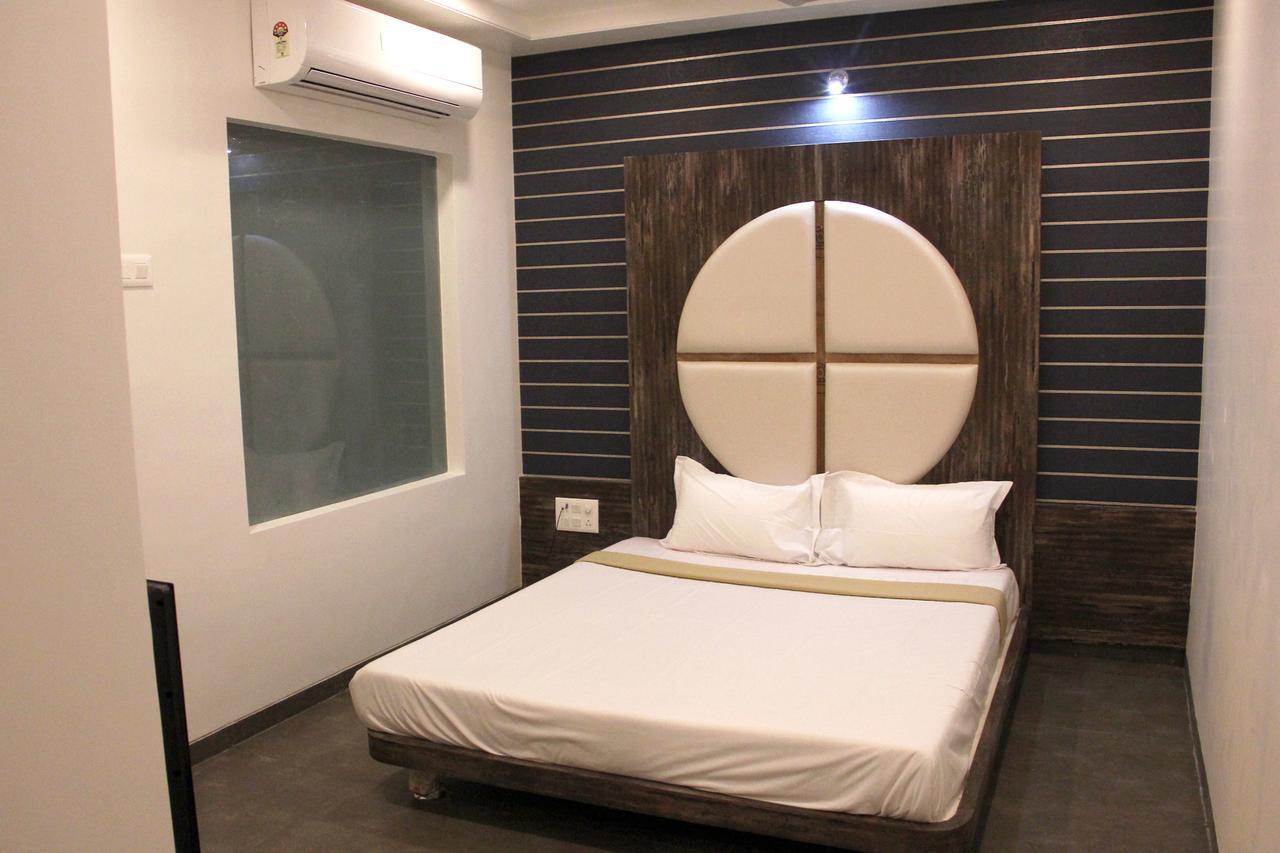 Hotel Vrinda Latur Экстерьер фото
